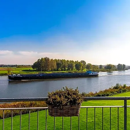 In Arcen With Private Sauna Access Hotel 3*